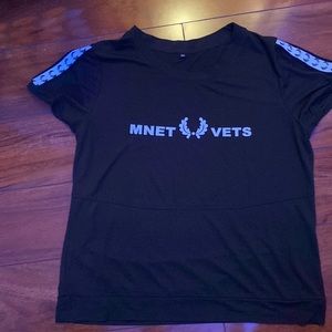 Green short sleeves tees